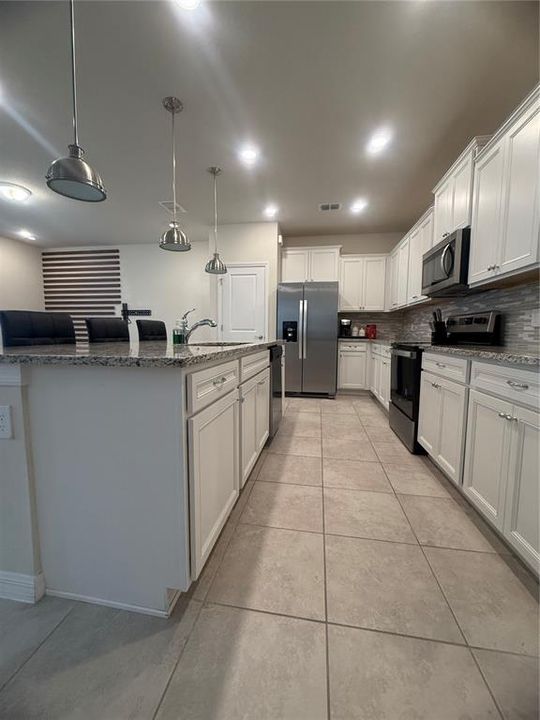 В аренду: $3,300 (5 спален, 4 ванн, 2283 Квадратных фут)