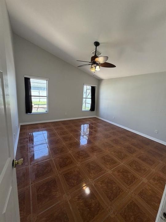 En Venta: $369,900 (4 camas, 3 baños, 2070 Pies cuadrados)