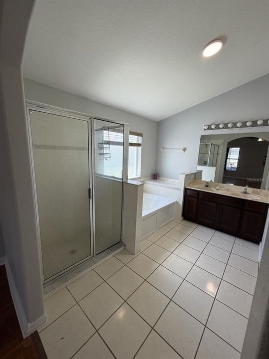 En Venta: $369,900 (4 camas, 3 baños, 2070 Pies cuadrados)