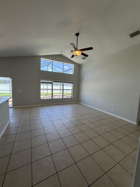 En Venta: $369,900 (4 camas, 3 baños, 2070 Pies cuadrados)