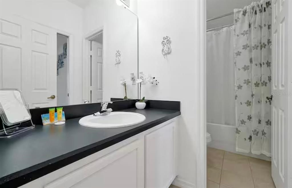 For Sale: $439,900 (5 beds, 3 baths, 2345 Square Feet)