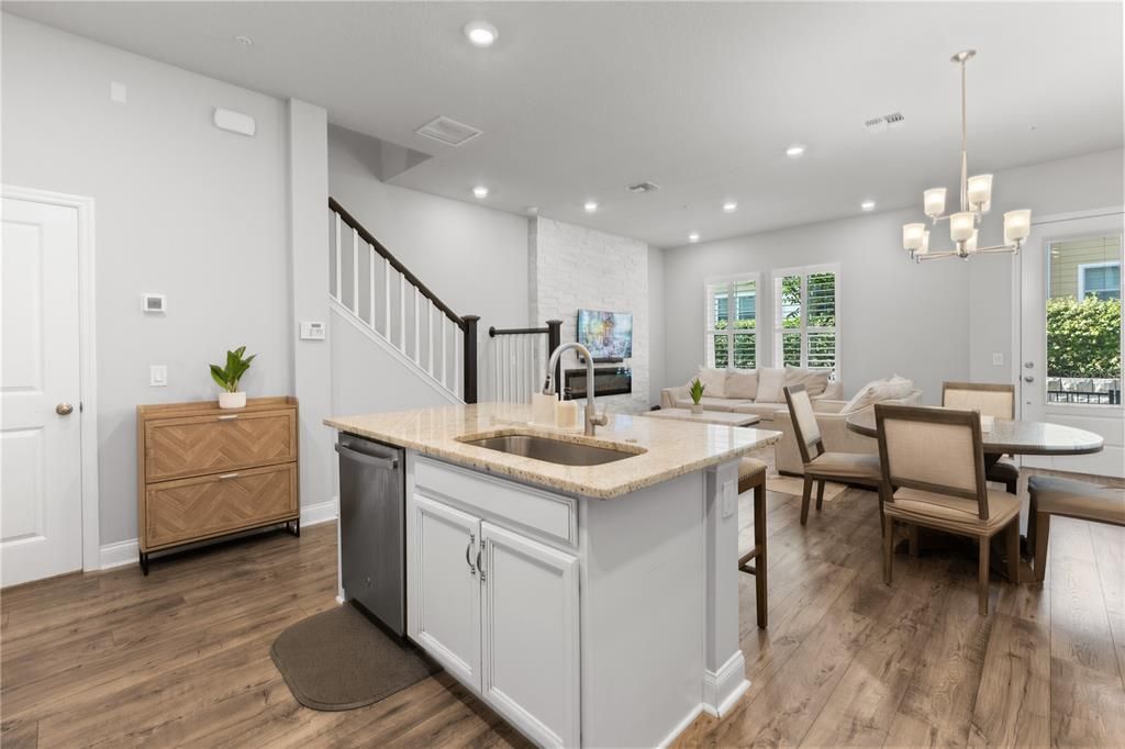 For Rent: $2,700 (3 beds, 2 baths, 1612 Square Feet)