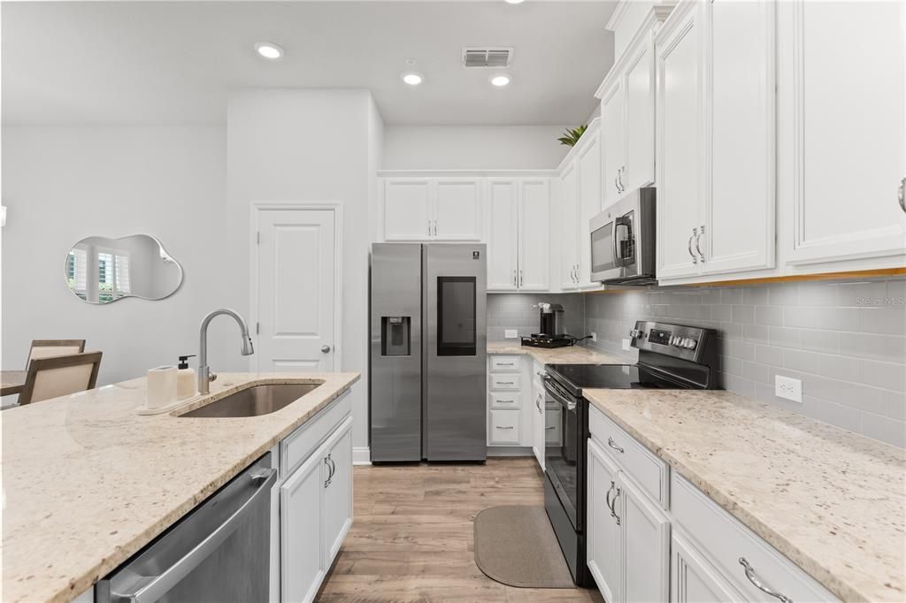 For Rent: $2,700 (3 beds, 2 baths, 1612 Square Feet)