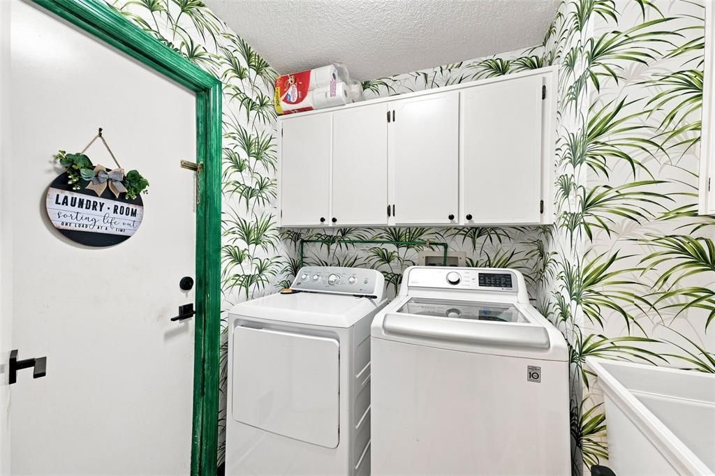 For Sale: $335,000 (3 beds, 2 baths, 1659 Square Feet)