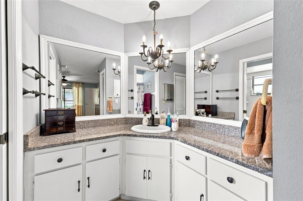 For Sale: $335,000 (3 beds, 2 baths, 1659 Square Feet)