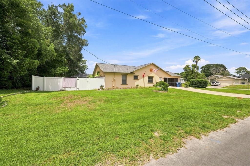 For Sale: $335,000 (3 beds, 2 baths, 1659 Square Feet)