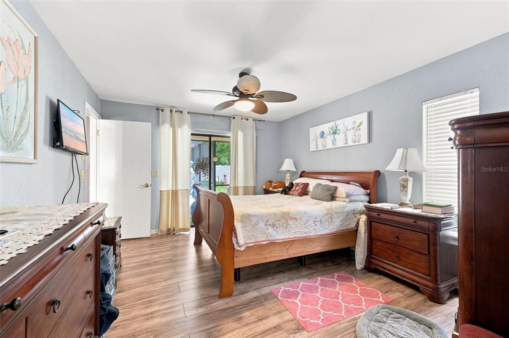 For Sale: $335,000 (3 beds, 2 baths, 1659 Square Feet)