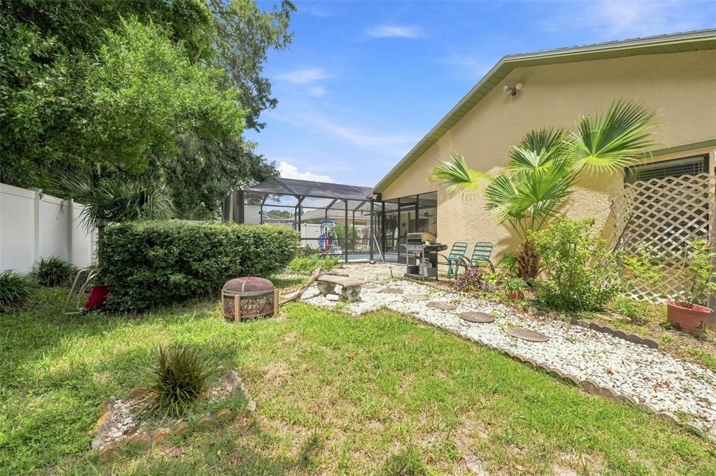 For Sale: $335,000 (3 beds, 2 baths, 1659 Square Feet)