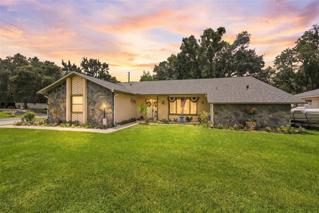 For Sale: $335,000 (3 beds, 2 baths, 1659 Square Feet)