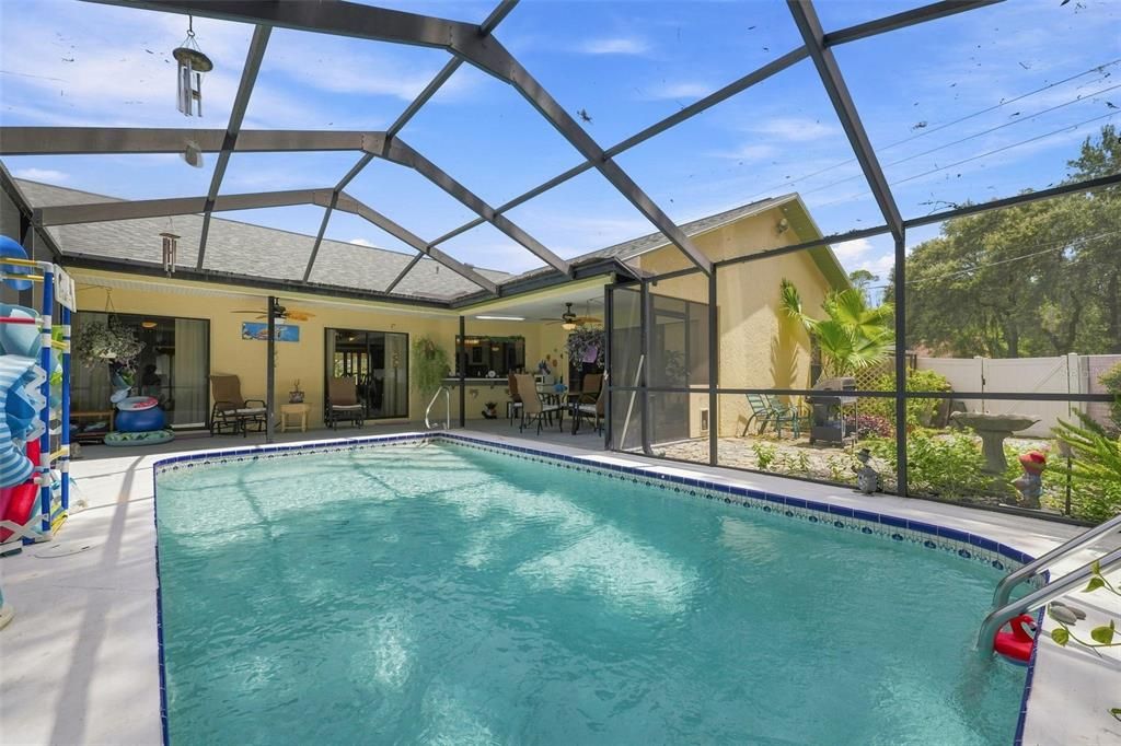 For Sale: $335,000 (3 beds, 2 baths, 1659 Square Feet)
