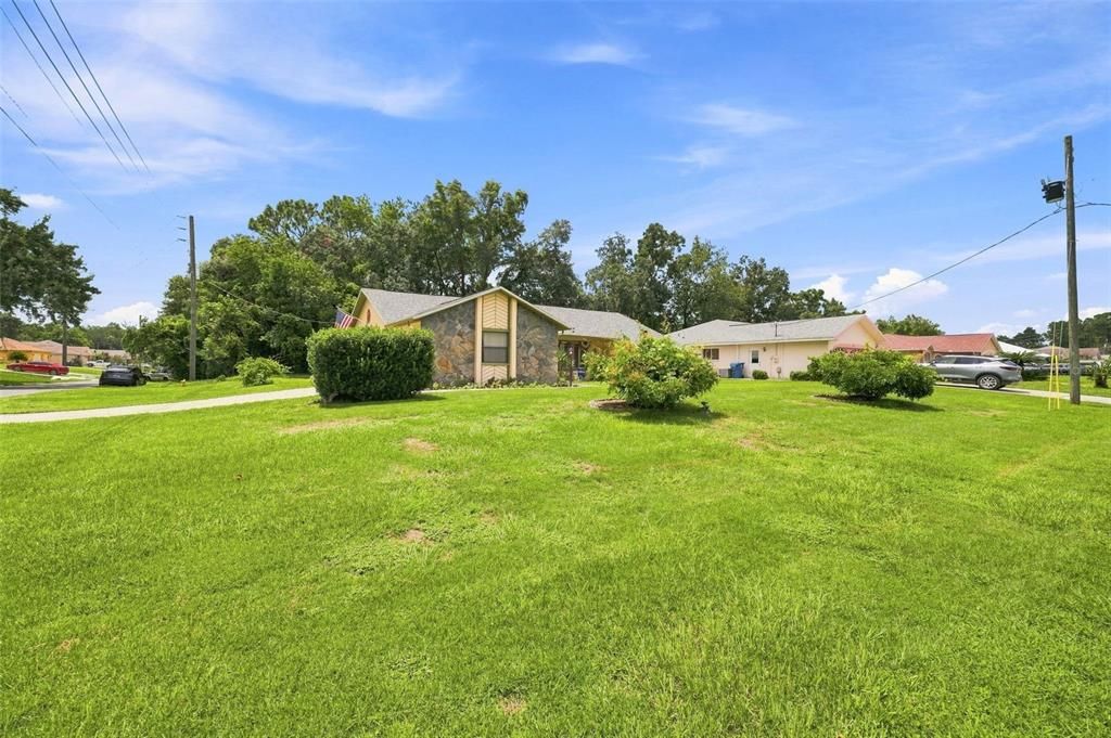 For Sale: $335,000 (3 beds, 2 baths, 1659 Square Feet)