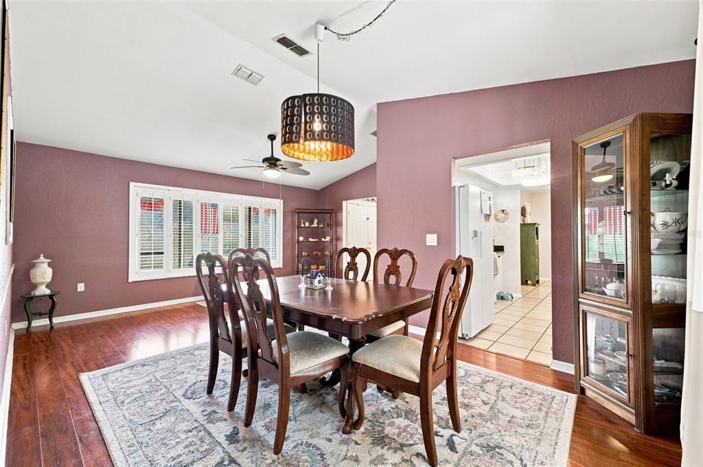 For Sale: $335,000 (3 beds, 2 baths, 1659 Square Feet)