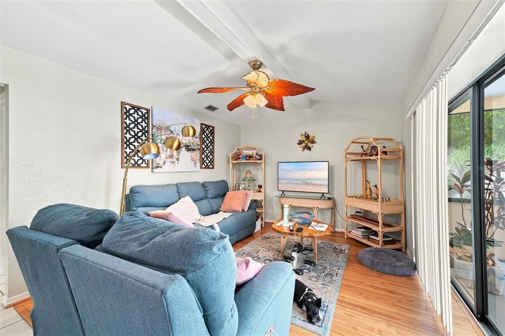 For Sale: $335,000 (3 beds, 2 baths, 1659 Square Feet)