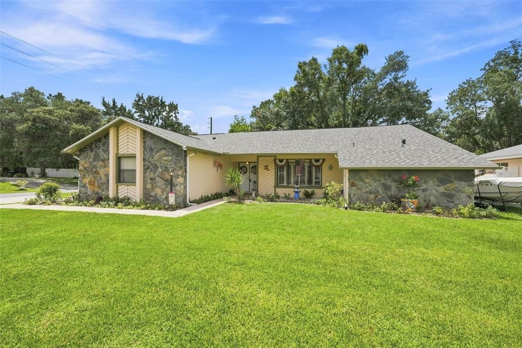 For Sale: $335,000 (3 beds, 2 baths, 1659 Square Feet)