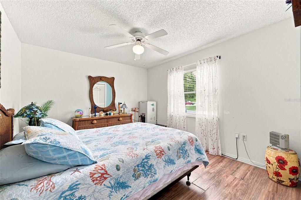 For Sale: $335,000 (3 beds, 2 baths, 1659 Square Feet)