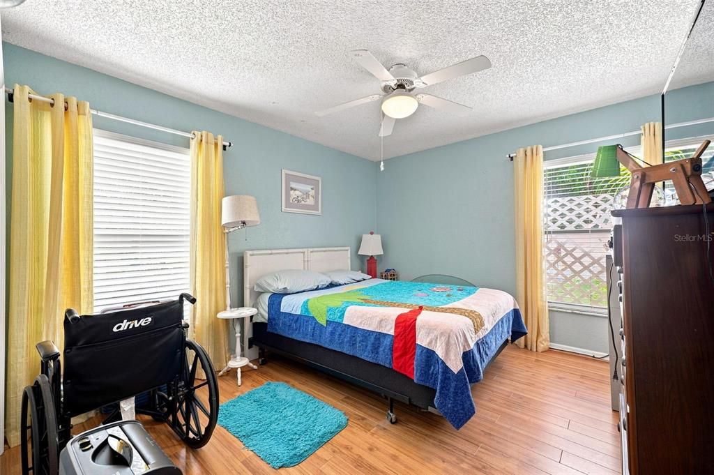 For Sale: $335,000 (3 beds, 2 baths, 1659 Square Feet)
