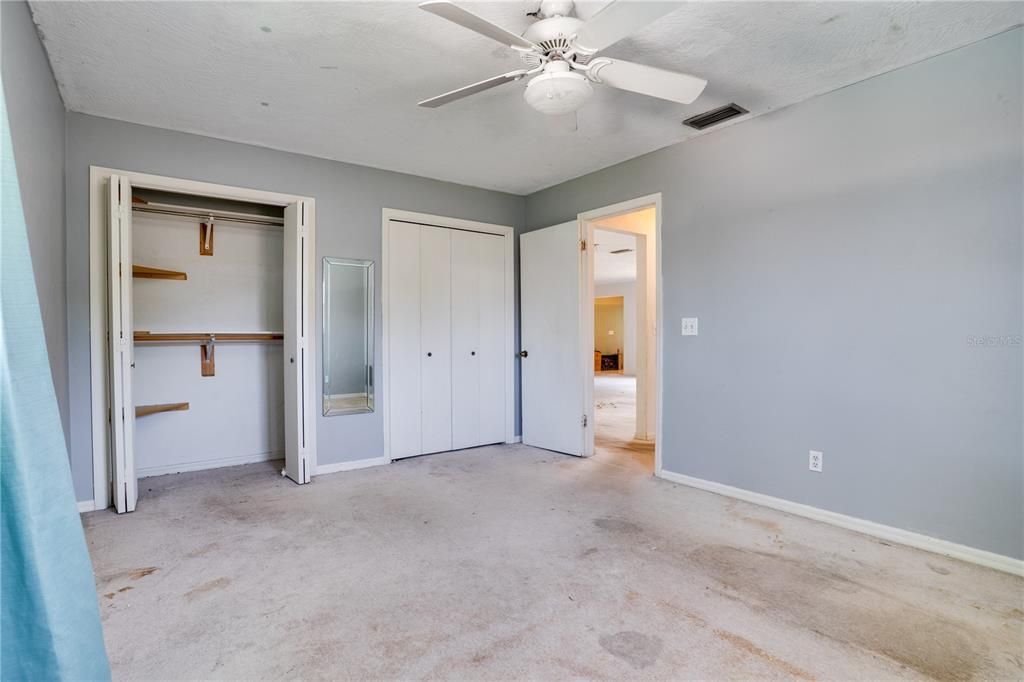 Activo con contrato: $449,000 (3 camas, 2 baños, 2034 Pies cuadrados)