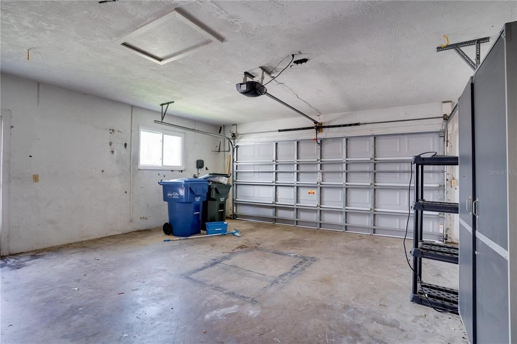Activo con contrato: $449,000 (3 camas, 2 baños, 2034 Pies cuadrados)