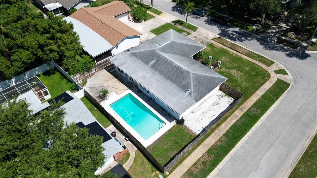 Activo con contrato: $449,000 (3 camas, 2 baños, 2034 Pies cuadrados)