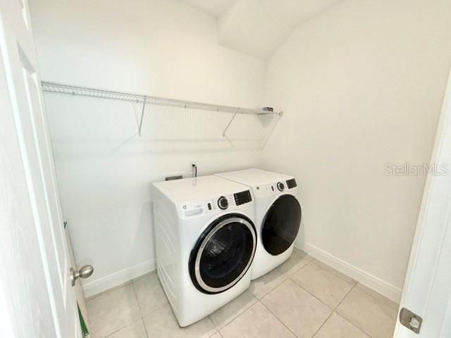 For Rent: $3,395 (3 beds, 2 baths, 2378 Square Feet)