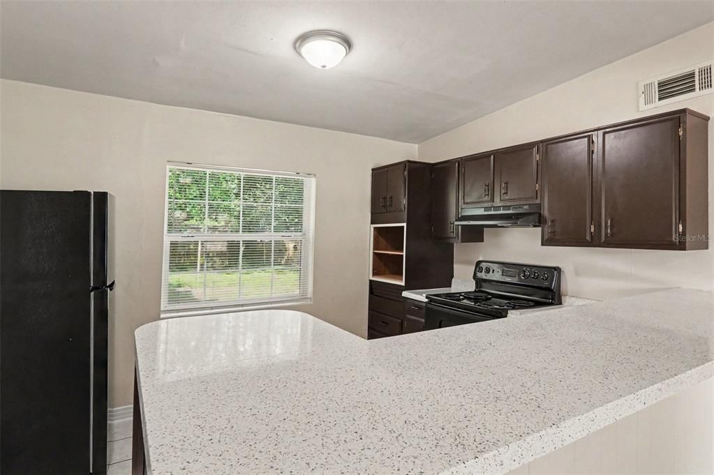 На продажу: $199,900 (3 спален, 1 ванн, 1051 Квадратных фут)