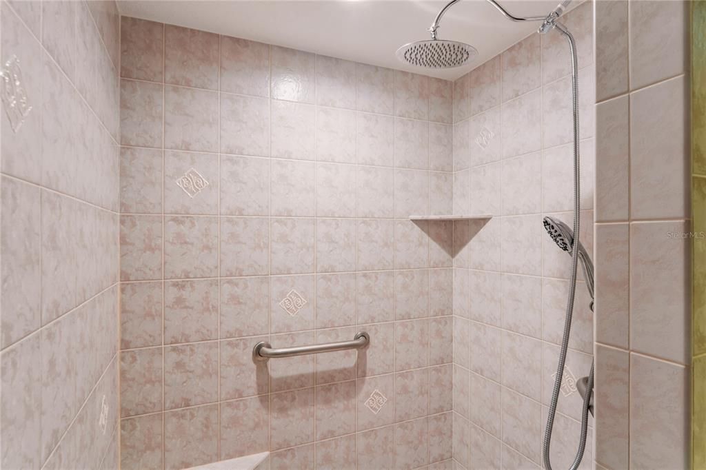 En Venta: $285,000 (3 camas, 2 baños, 1782 Pies cuadrados)