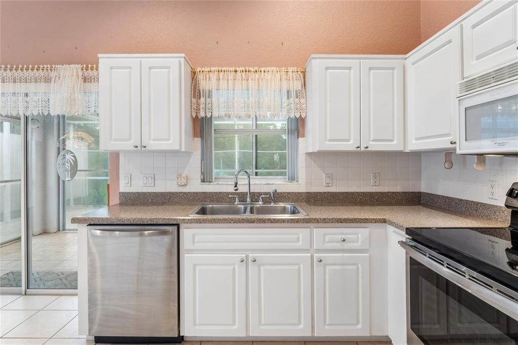 En Venta: $285,000 (3 camas, 2 baños, 1782 Pies cuadrados)