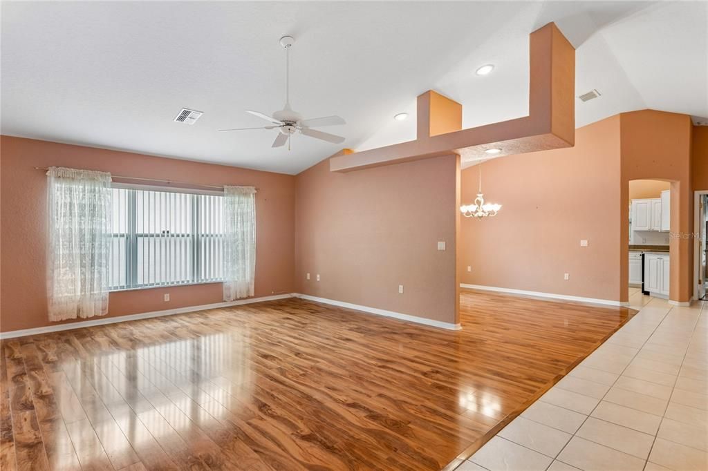 En Venta: $285,000 (3 camas, 2 baños, 1782 Pies cuadrados)