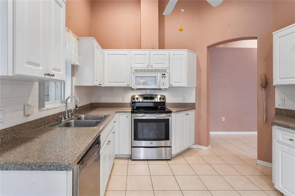 En Venta: $285,000 (3 camas, 2 baños, 1782 Pies cuadrados)