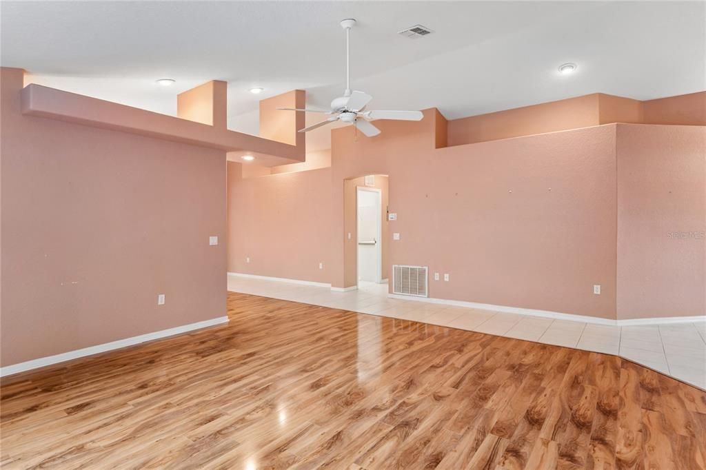 En Venta: $285,000 (3 camas, 2 baños, 1782 Pies cuadrados)