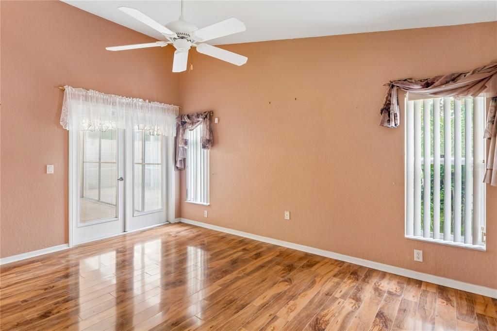 En Venta: $285,000 (3 camas, 2 baños, 1782 Pies cuadrados)