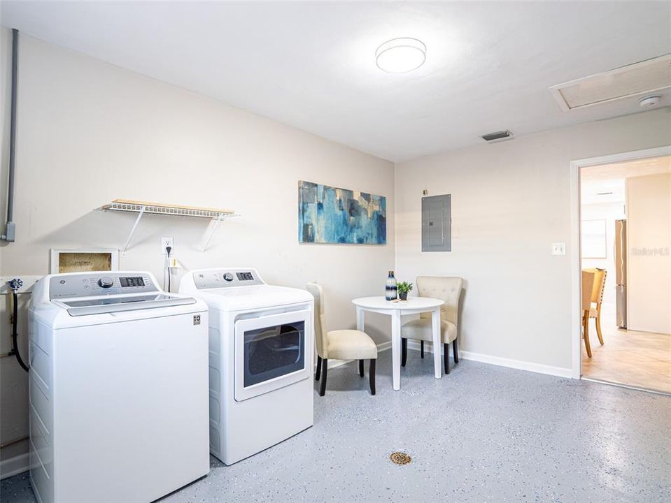For Sale: $380,000 (3 beds, 2 baths, 1161 Square Feet)