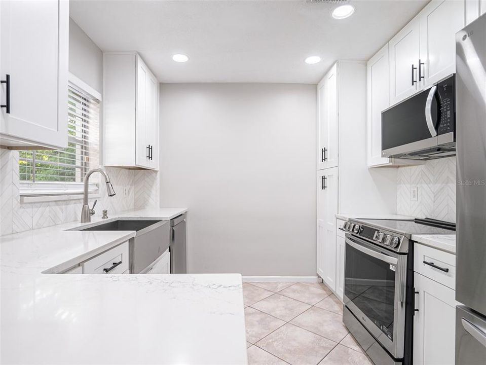 For Sale: $380,000 (3 beds, 2 baths, 1161 Square Feet)