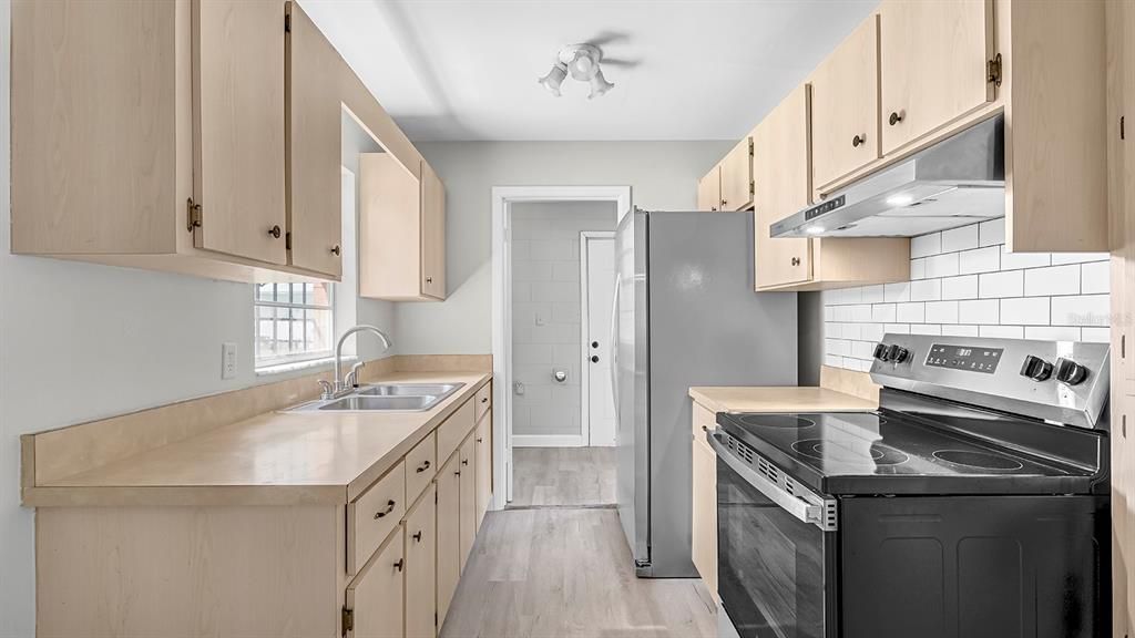 На продажу: $255,000 (4 спален, 2 ванн, 1815 Квадратных фут)
