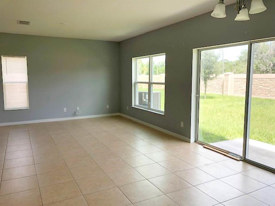 For Rent: $2,199 (4 beds, 3 baths, 1816 Square Feet)