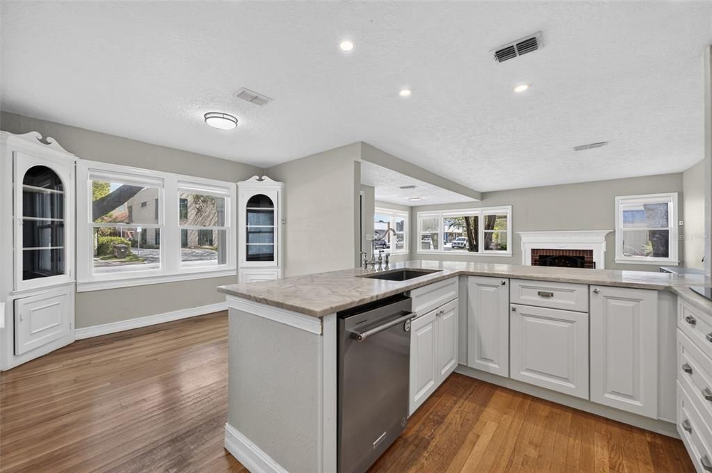 For Rent: $3,800 (3 beds, 2 baths, 1779 Square Feet)