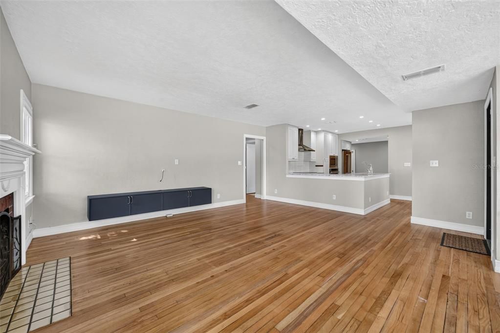 For Rent: $3,800 (3 beds, 2 baths, 1779 Square Feet)