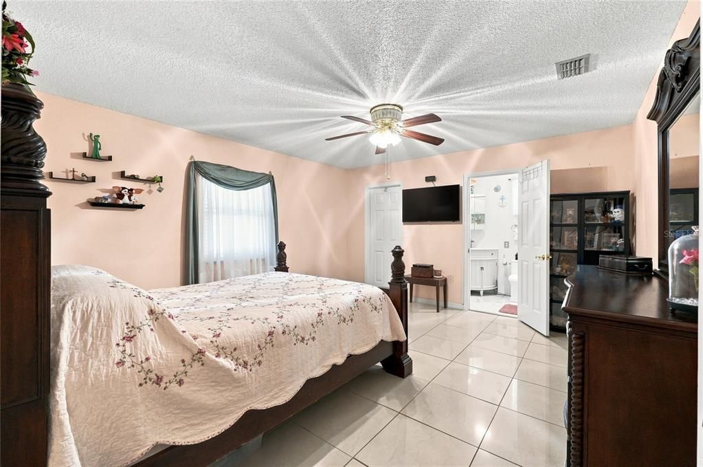 En Venta: $299,000 (3 camas, 2 baños, 1342 Pies cuadrados)