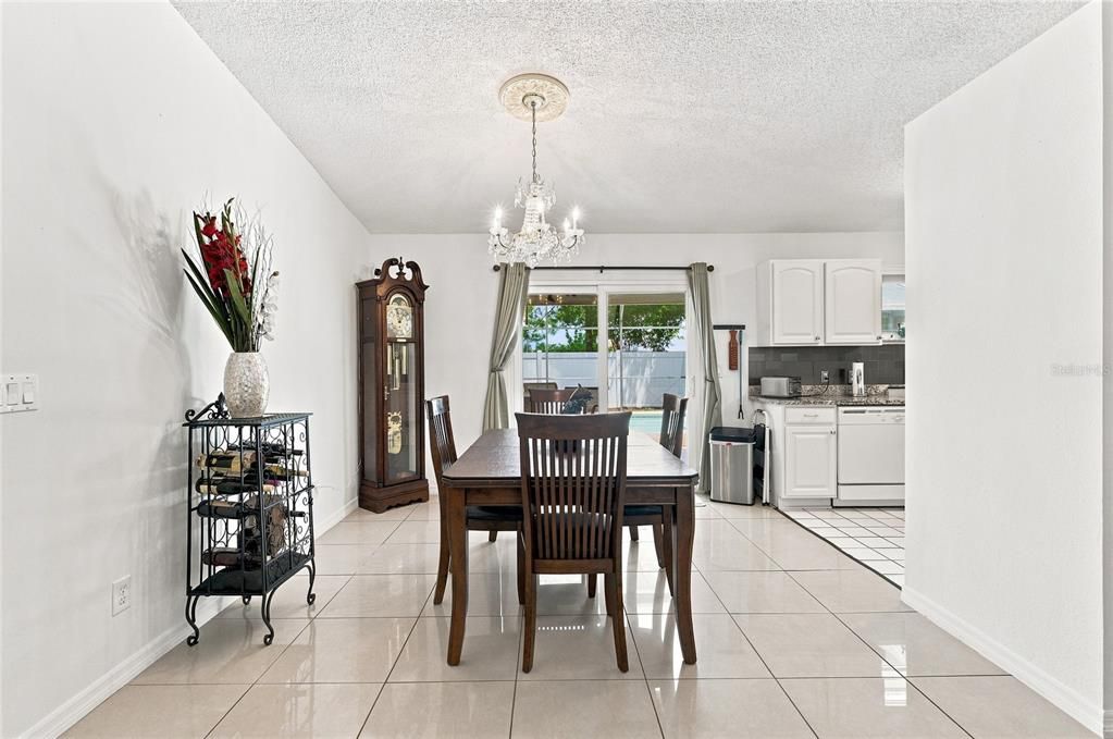 En Venta: $299,000 (3 camas, 2 baños, 1342 Pies cuadrados)