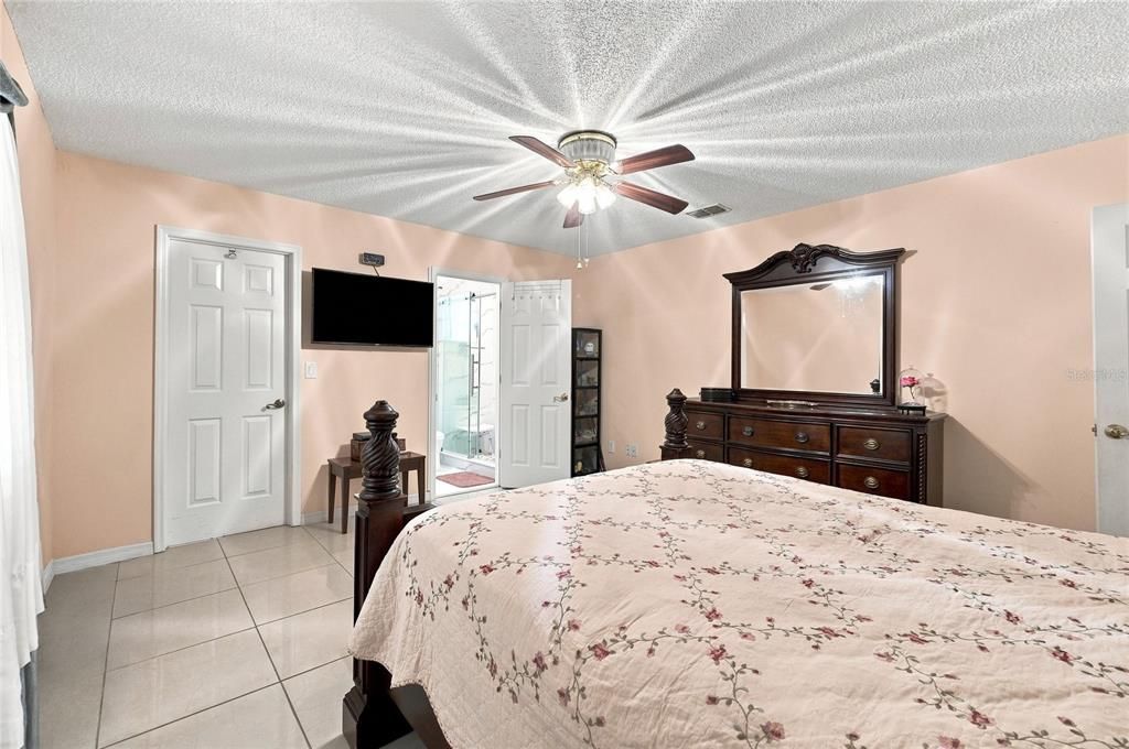 En Venta: $299,000 (3 camas, 2 baños, 1342 Pies cuadrados)
