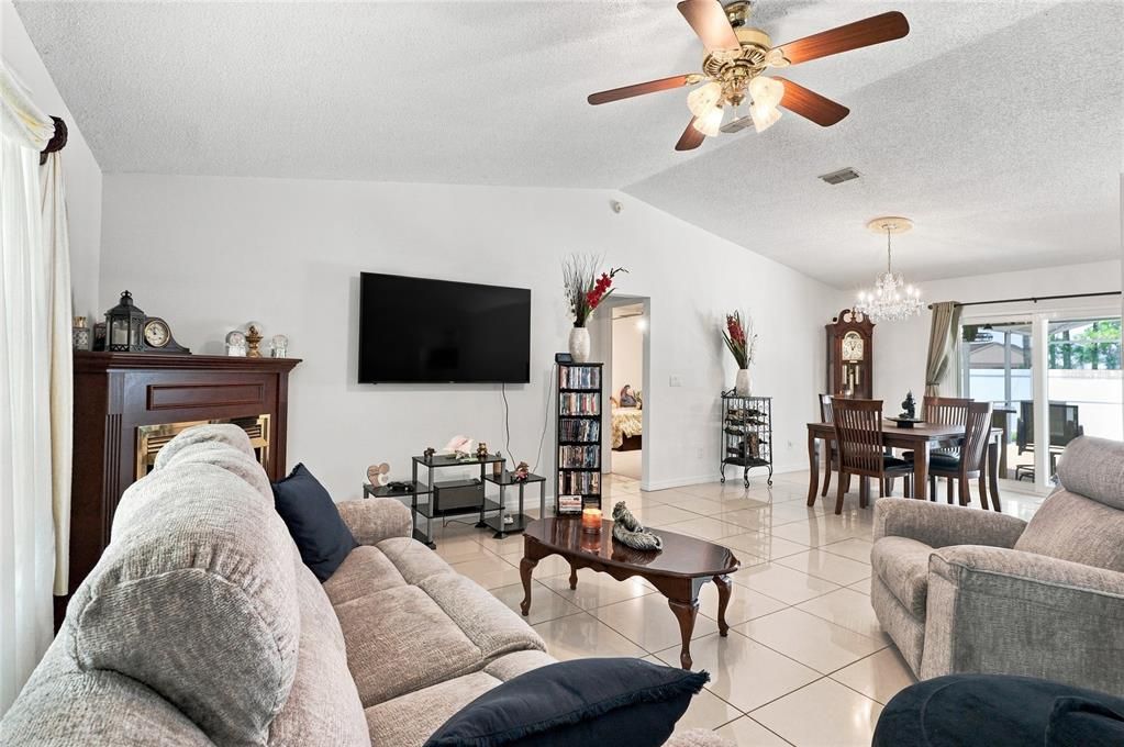 En Venta: $299,000 (3 camas, 2 baños, 1342 Pies cuadrados)
