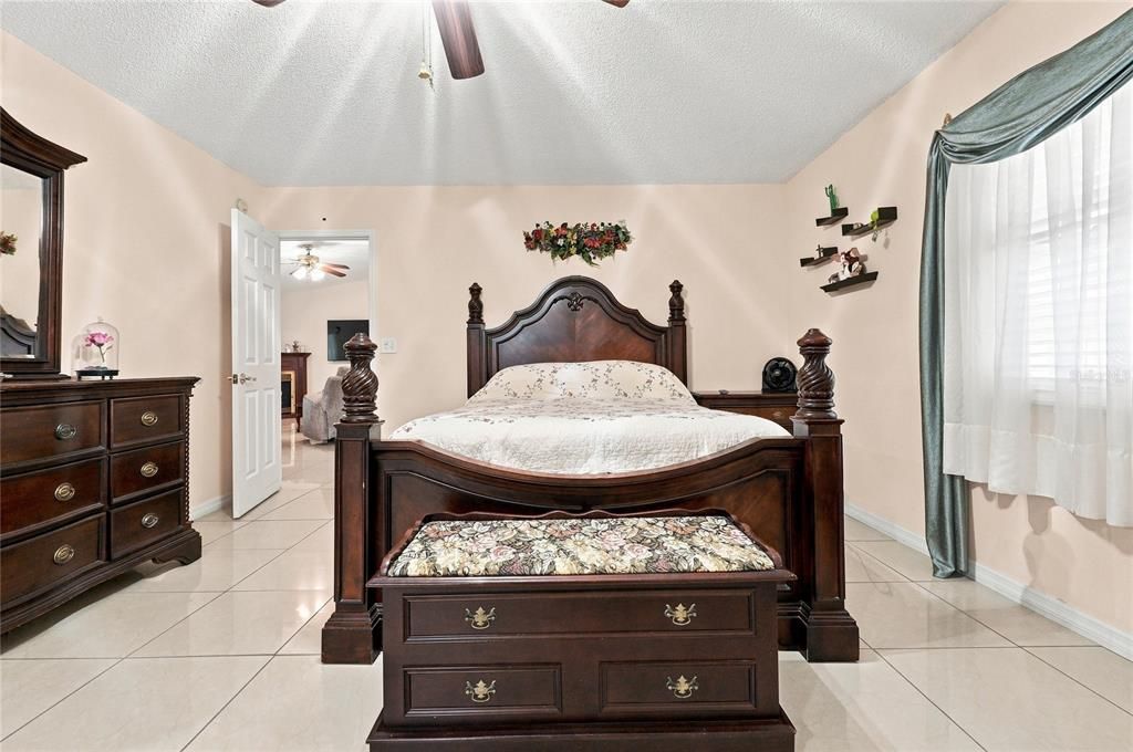 En Venta: $299,000 (3 camas, 2 baños, 1342 Pies cuadrados)