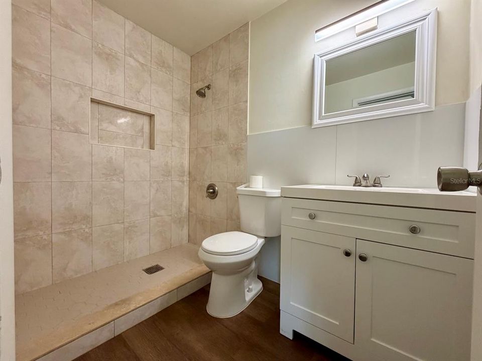 For Rent: $1,295 (1 beds, 1 baths, 690 Square Feet)