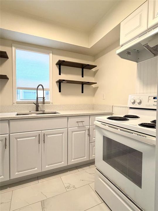For Rent: $1,295 (1 beds, 1 baths, 690 Square Feet)