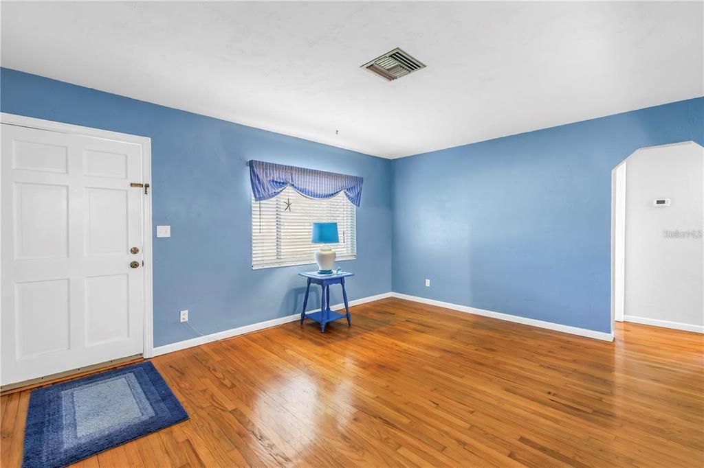 For Rent: $3,500 (3 beds, 2 baths, 1751 Square Feet)