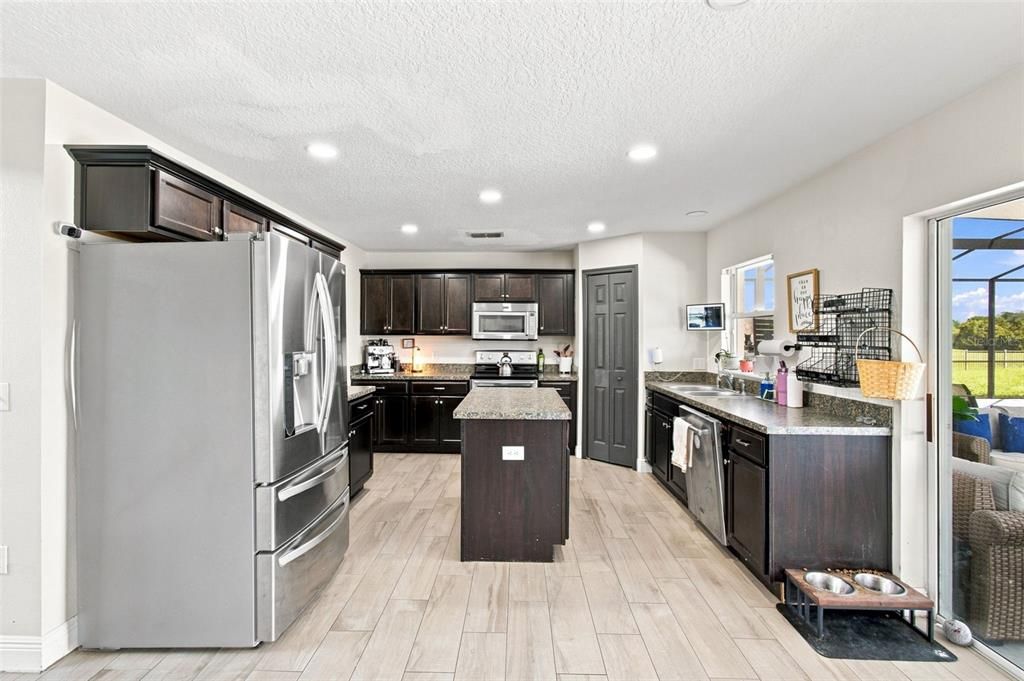 For Sale: $669,998 (5 beds, 2 baths, 2979 Square Feet)
