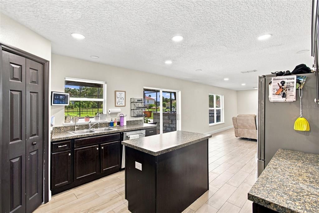 For Sale: $669,998 (5 beds, 2 baths, 2979 Square Feet)