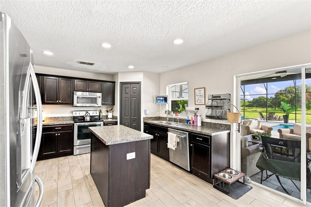 For Sale: $669,998 (5 beds, 2 baths, 2979 Square Feet)