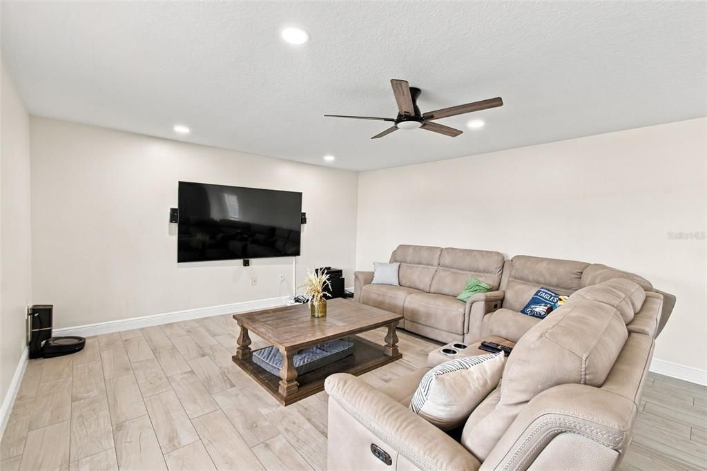 For Sale: $669,998 (5 beds, 2 baths, 2979 Square Feet)