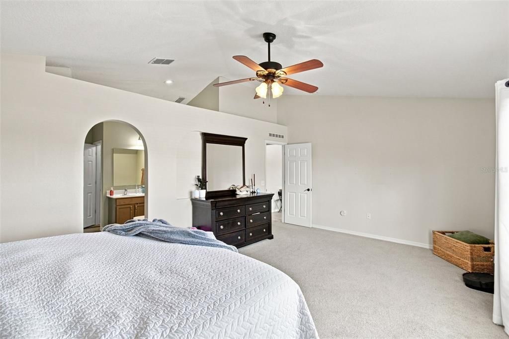 For Sale: $669,998 (5 beds, 2 baths, 2979 Square Feet)